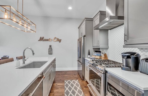 Nashville Casa | Luxury Townhome With Rooftop Deck Skyline Views