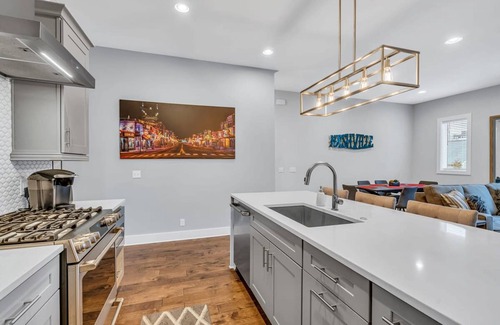 Nashville Casa | Luxury Townhome With Rooftop Deck Skyline Views