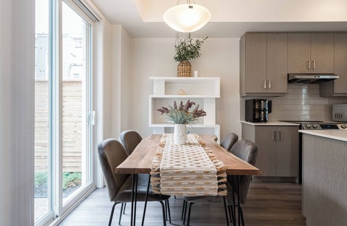 Vaughan Casa | Luxury Townhouse in Vaughan