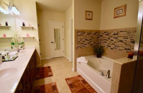 Cumming Apartamento | Luxury Townhouse with Oversized Master near Halcyon