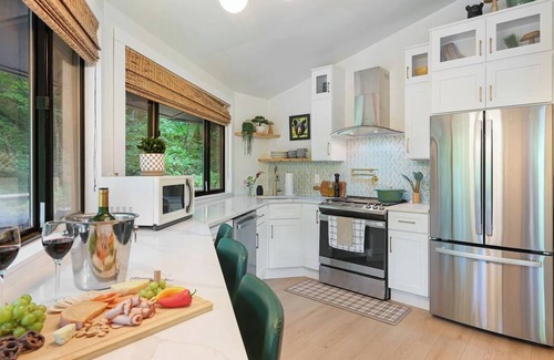 Wolf Laurel Chalet De Esquí | This chalet is a 2 bedroom(s), 1.5 bathrooms, located in Mars Hill, NC.