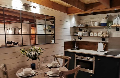 Pencader Casa | Luxury Treehouse Escape Carmarthenshire Countryside near Cardigan Coast