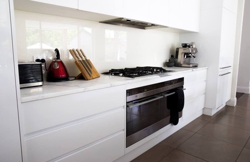 Westbourne Park Casa | Luxury Tudor with Pool