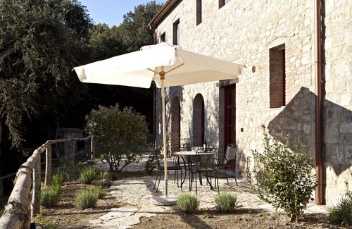Gambassi Terme Apartamento | Lujo toscana de un dormitorio con terraza y jardín Cerca de San Gimignano