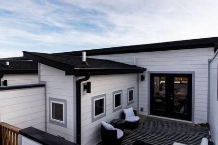 Hillsboro West End Casa | Luxury Twin Homes with Rooftop Decks