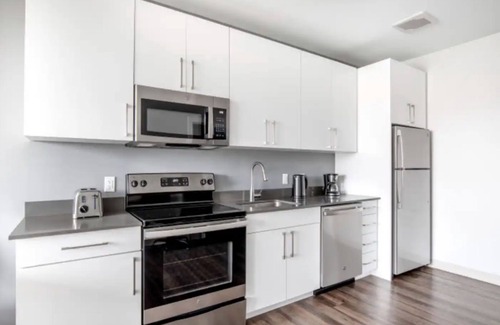 Brighton Apartamento | Luxury two bedroom and two bath apartment experience with overlook view and gym!