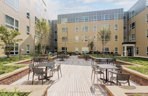 Brighton Apartamento | Luxury two bedroom and two bath apartment experience with overlook view and gym!