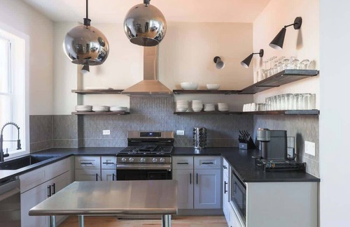Sheffield and DePaul Casa | Luxury Two-Level Townhouse | Patio | Lincoln Park