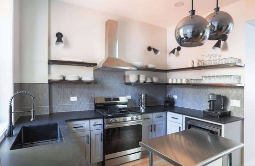 Sheffield and DePaul Casa | Luxury Two-Level Townhouse | Patio | Lincoln Park