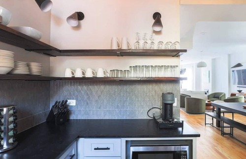 Sheffield and DePaul Casa | Luxury Two-Level Townhouse | Patio | Lincoln Park