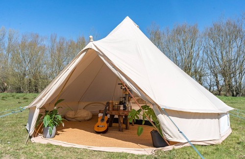 Ewhurst Green Alquiler De RV | Tienda de campaña-De Lujo-Communal washrooms-Vista al campo