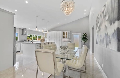 Lake Clarke Shores Casa | Luxury Unique Property 4-3 - Entire House - Heated Pool - Lg Yard