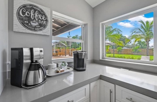 Lake Clarke Shores Casa | Luxury Unique Property 4-3 - Entire House - Heated Pool - Lg Yard