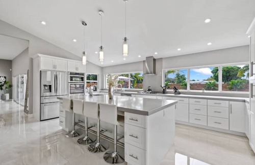 Lake Clarke Shores Casa | Luxury Unique Property 4-3 - Entire House - Heated Pool - Lg Yard