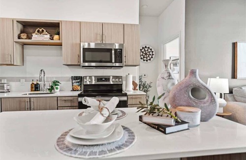 Rogers Casa | Luxury Unit w/ Pool + Gym | LCP Collection