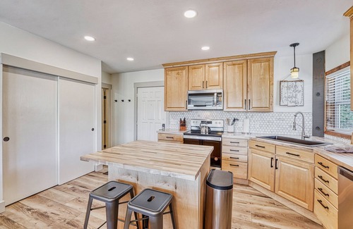 Silvercreek Condominio | Luxury Updated 2BR2BA/Walk to Base/Bike Hike Fish Golf/STUNNING Mountain Views🌄