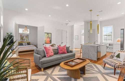 West Riverside Casa | Luxury Uptown 4BR | Courtyard | Elegantly Designed