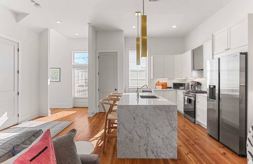 West Riverside Casa | Luxury Uptown 4BR | Courtyard | Elegantly Designed