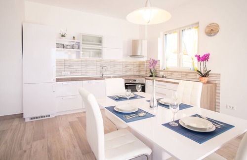 Vrbnik Apartamento | Apartamento de lujo en una villa nueva con piscina privada infinita y magníficas vistas al mar.