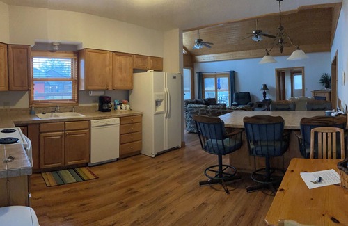 Cotter Cabina | Luxury Vacation Cabin on the White River