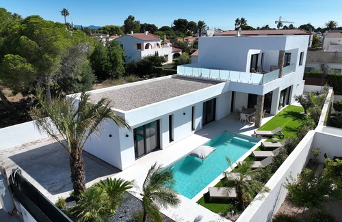 Cambrils Villa | cabaña de lujo del diseñador para 8 personas con piscina climatizada