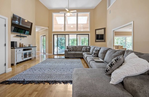 Daphne Casa | LUXURY Vacay! Secluded, Events Welcome, Waterpark + Golfing Nearby, Wifi, Slp 25