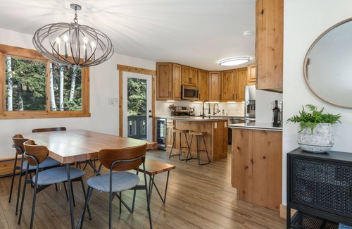 Vail Casa | Luxury Vail 3bd/2ba w/ Hot Tub!