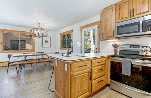 Vail Casa | Luxury Vail 3bd/2ba w/ Hot Tub!