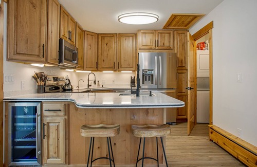 Vail Casa | Luxury Vail 3bd/2ba w/ Hot Tub!