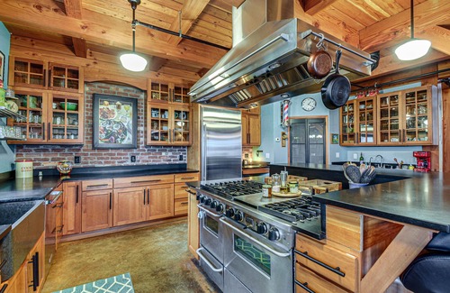 Vashon Island Casa | Luxury Vashon Vacation Rental w/ Beach Access!