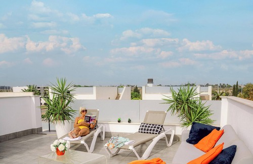Los Cuarteros Villa | Villa de lujo con 4 camas, piscina privada climatizada, jacuzzi para 6 personas, a pie de playa.