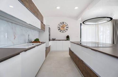 Lokva Rogoznica Villa | Villa de lujo Euphorica Omis con piscina, jacuzzi, sauna, gimnasio