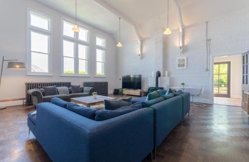 Fowey Villa | Luxury Victorian school with views of Harbour