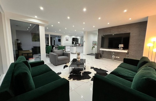 Stammersdorf Villa | Luxury Vienna Villa: Haven for Vienna Explorers