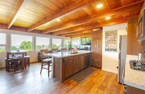 Mount Helix Casa | Luxury View Home Perfect for SD Getaway Sleeps 12