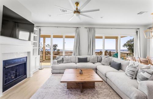 Gulfport Casa | Luxury Views, Heated Pool, Spa, and Golf Green