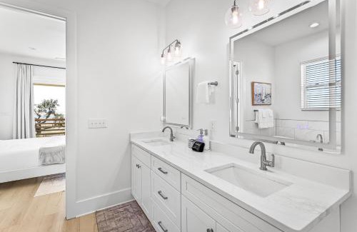 Gulfport Casa | Luxury Views, Heated Pool, Spa, and Golf Green