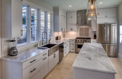 Hitch Village - Fred Wessels Homes Villa | Luxury Villa 3 BR w Private Bath Walk Everywhere
