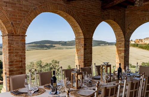 Buonconvento Villa | Luxury Villa 5 ensuite BR, pool,hot tub, breathtaking panoramic view of Tuscany