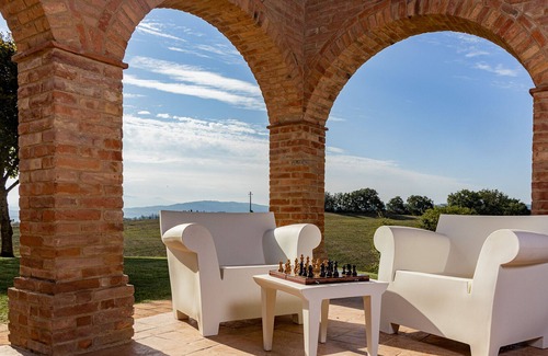 Buonconvento Villa | Luxury Villa 5 ensuite BR, pool,hot tub, breathtaking panoramic view of Tuscany