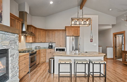 Bear Crossing Casa | Luxury Villa 745I Hot Tub I Great Views I Best Price I FREE Adventures Daily