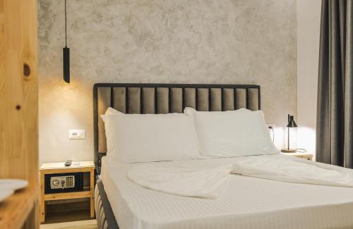 Sarande Hotel | Luxury Villa Alisja Sarande with Private Beach