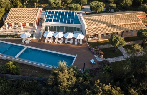 Agios Spyridon Corfu Villa | Villa-Baño en la habitacion-Luxury Villa Aphrodite