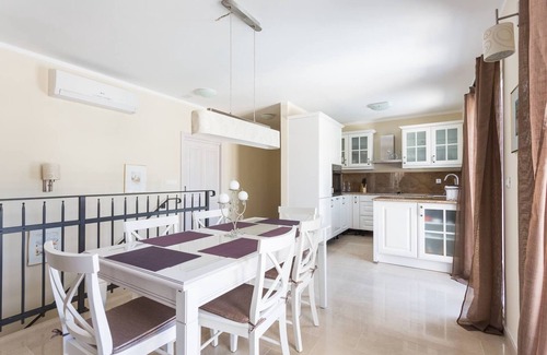 Sevid Villa | Villa de lujo junto al mar, piscina privada, aeropuerto 30 min. 12 personas Vistas al mar, jardín.