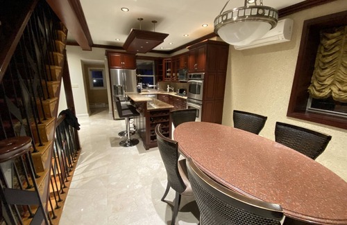 Astoria Heights Villa | Luxury Villa close to NYC