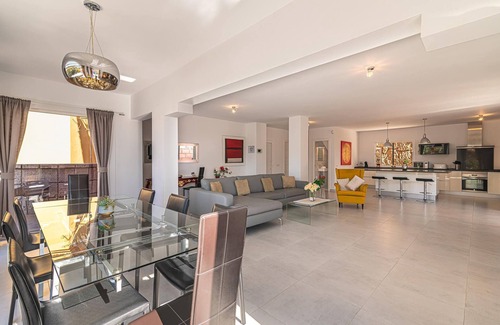Chayofa Villa | Villa de lujo del Duque en Los Cristianos, ubicación de ensueño, piscina privada, vistas al mar, golf