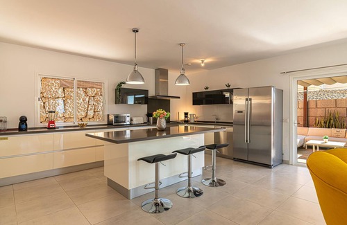 Chayofa Villa | Villa de lujo del Duque en Los Cristianos, ubicación de ensueño, piscina privada, vistas al mar, golf