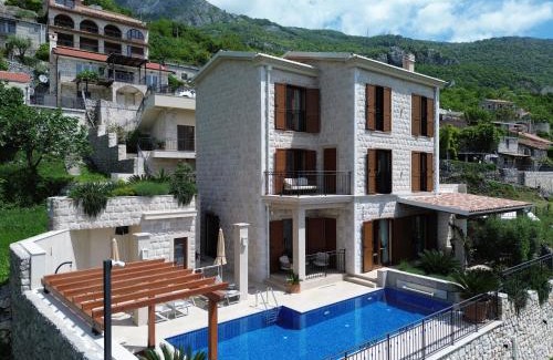 Lapcici Villa | Luxury Villa Flower