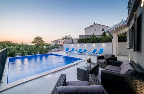 Klimno Villa | Luxury Villa Future with heated pool