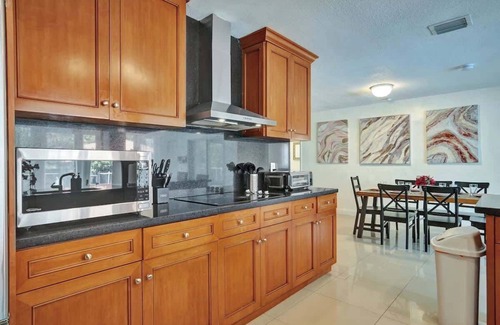 Hollywood Hills Villa | Luxury Villa: Heated Pool & Hot Tub w/ Playground